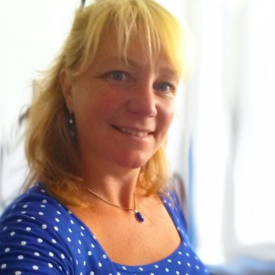 Yvette Hooft